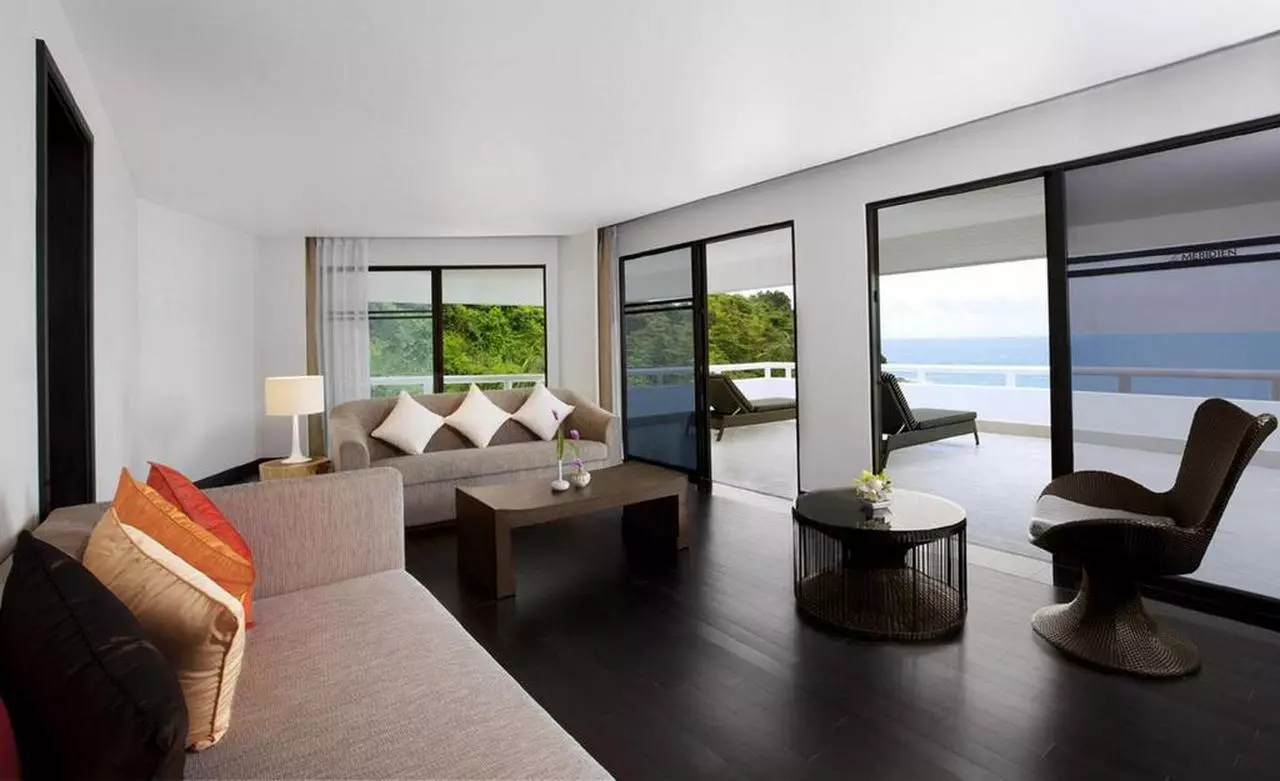 LEMERIDIENHKT_SHABAVIZPARVAZ (7).jpg